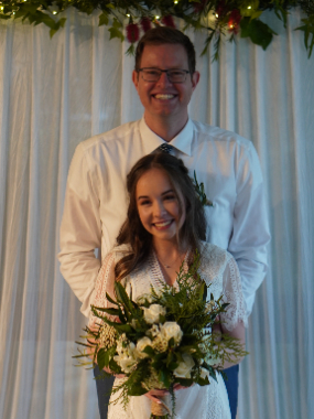 New-Zealanders,-Matthew-and-Maddy-Krull,-on-their-wedding-day.