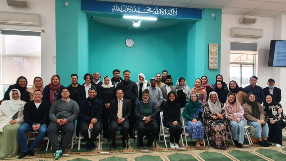 Members of The Church of Jesus Christ of Latter-day Saints and adherents of the Islamic faith from Prairiewood, Sydney.