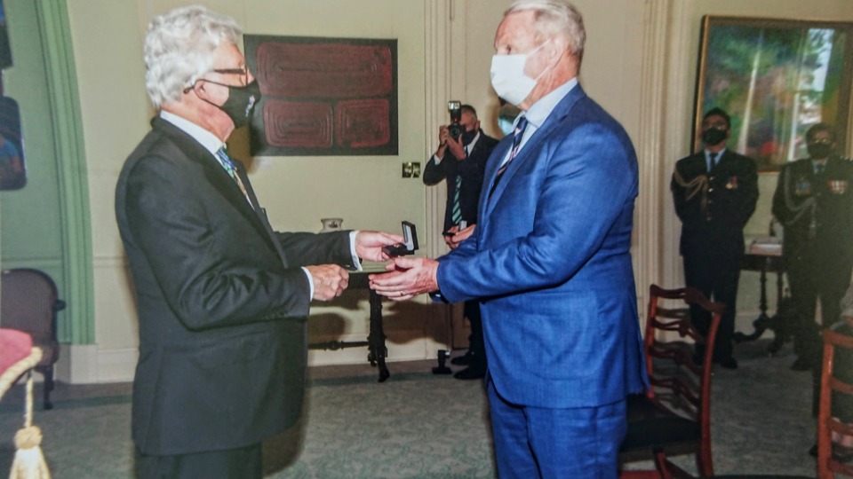 Dave Ivers receives Bravery Citation award from Queensland Governor General, His Excellency The Honorable Paul De Jersey. Queensland, Police officer     