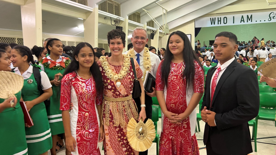 Elder-Patrick-Kearon,-Senior-President-in-the-Presidency-of-the-Seventy,-and-Sister-Jennifer-Kearon-with-students-from-Liahona-High-School,-Nuku'alofa,-Tonga.