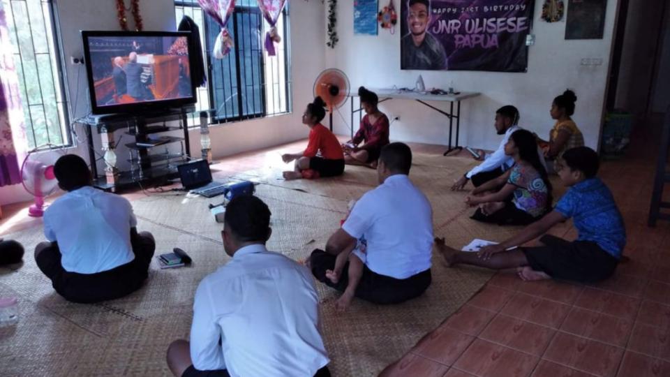 Young-people-in-Fiji-watch-Easter-General-Conference,-2021.
