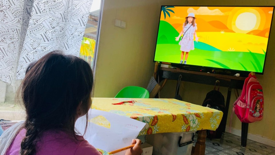 In Bora Bora, French Polynesia, Kaoli participates in the Friend to Friend broadcast by drawing a sunset while learning about the Holy Ghost. February 2022