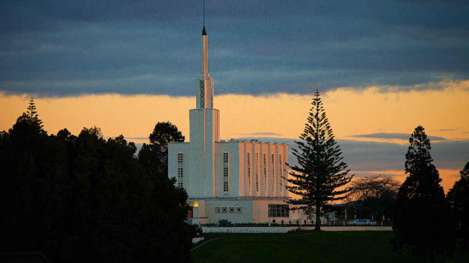 Hamilton-New-Zealand-Temple-at-Sunset.-April-2022.