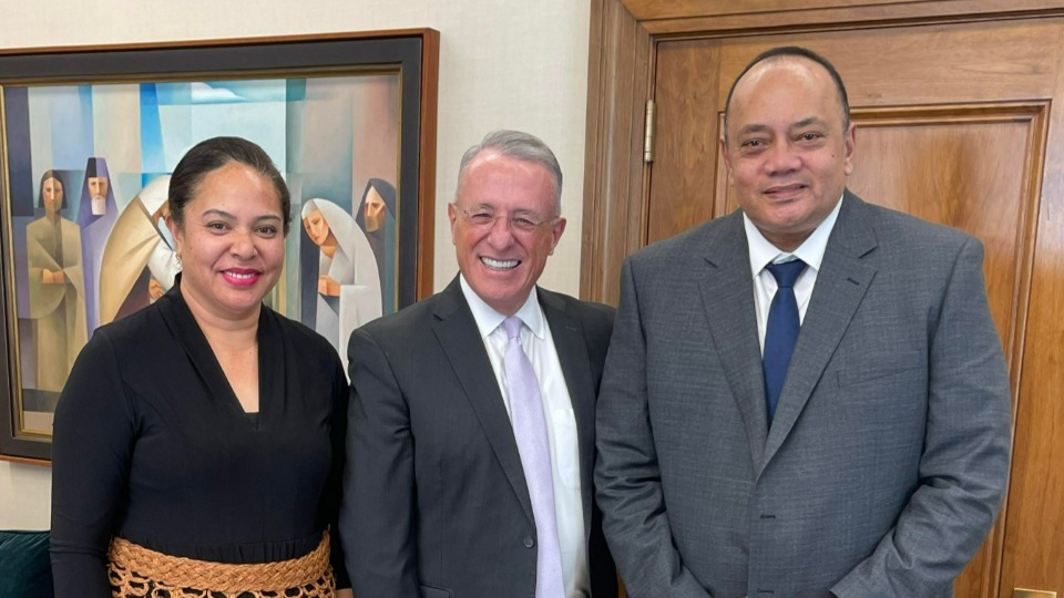 Elder Ulisses Soares with the Honourable Hu'akavameiliku, Prime Minister of Tonga, and First Lady, Madame Fiona Sovaleni.